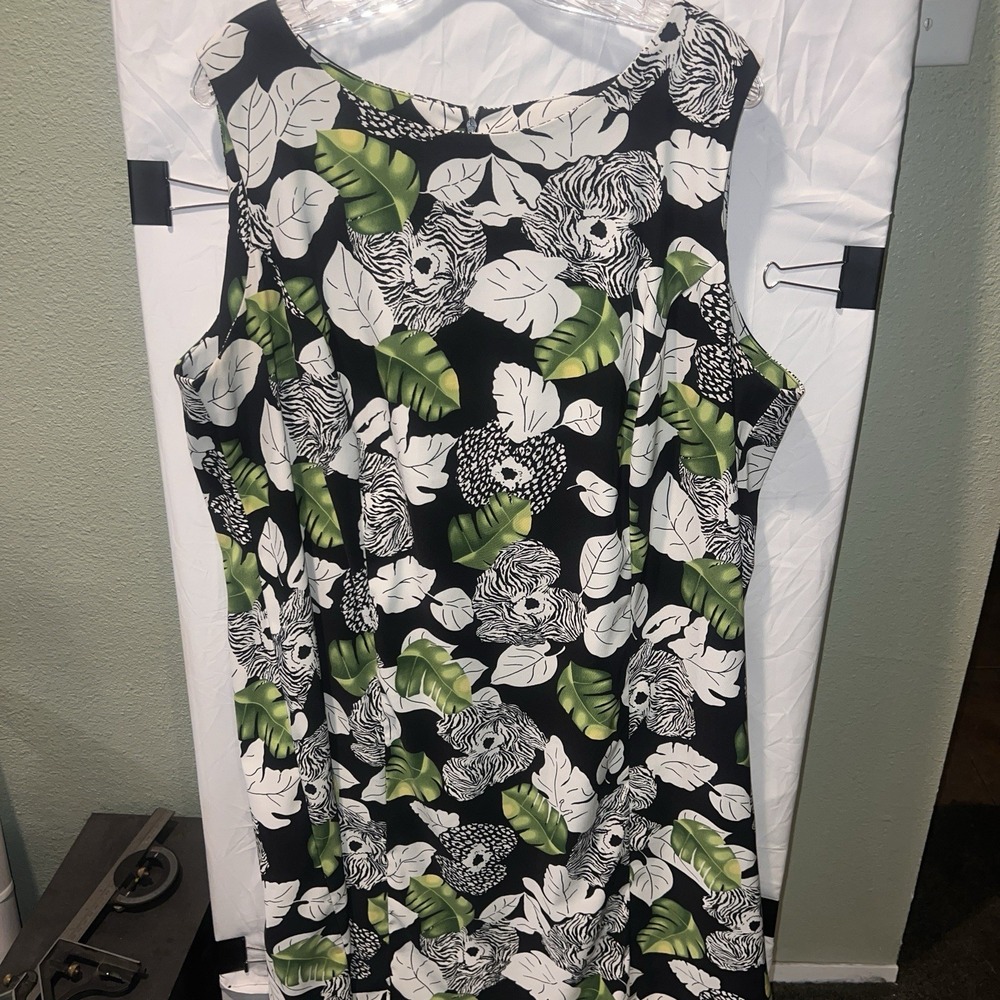 Dressbarn A Line Dress Womens 22 Floral Scoop Neck Sleeveless White Black Green